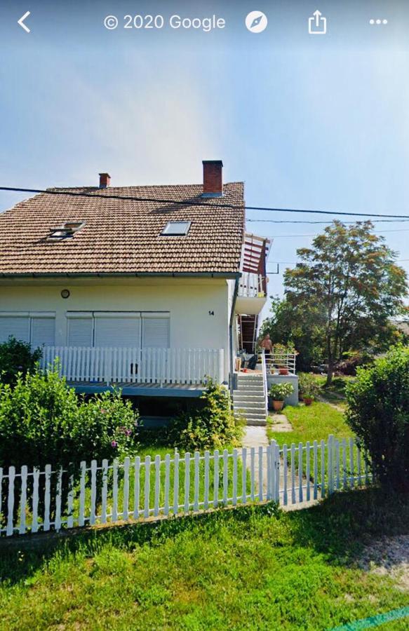 Lelle-Kert Apartman 02 Balatonlelle Exterior photo